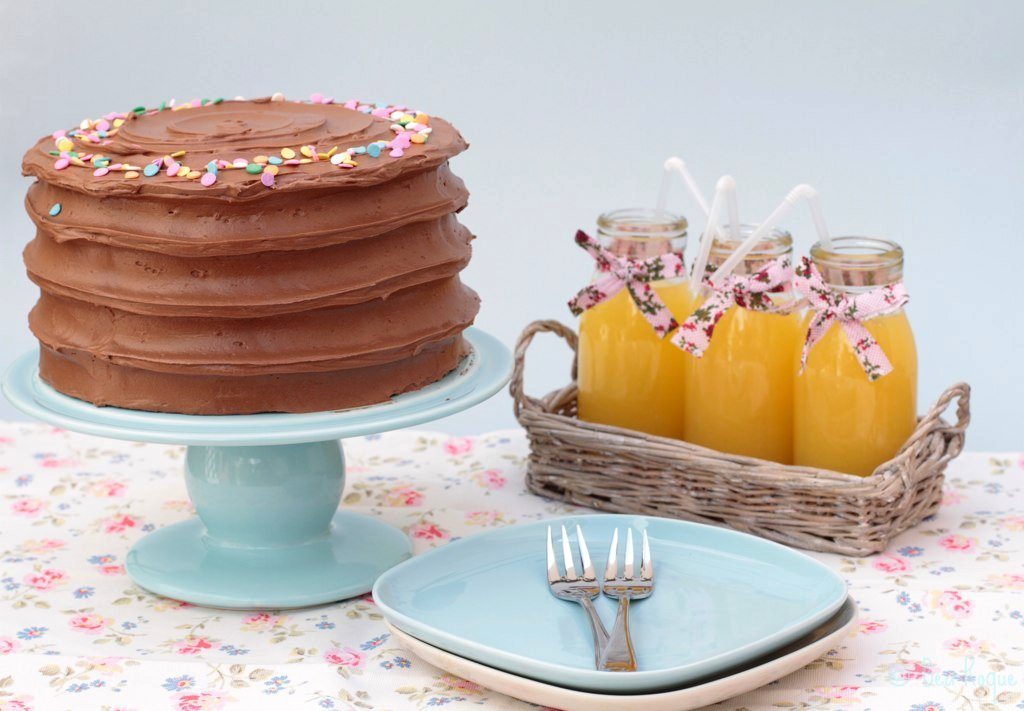 CLASSIC BIRTHDAY CAKE
